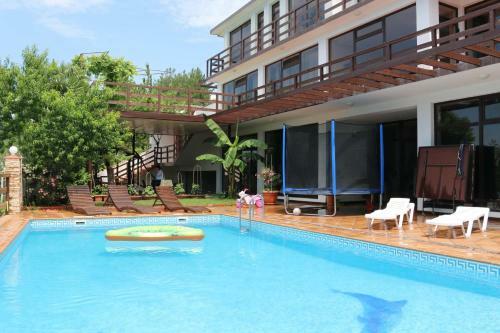 Hostal Laza Villa
