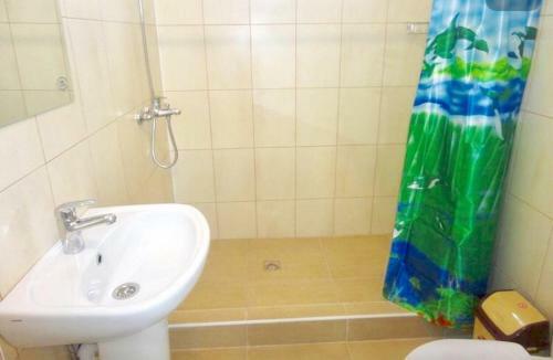 Hostal More Y Nas Guest House