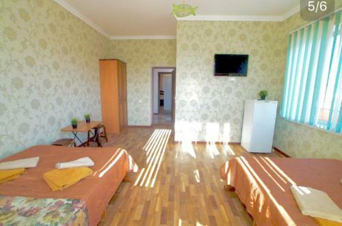 Hostal More Y Nas Guest House