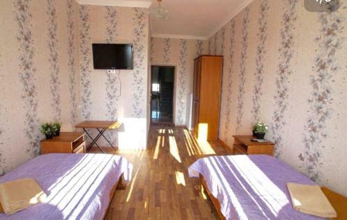 Hostal More Y Nas Guest House