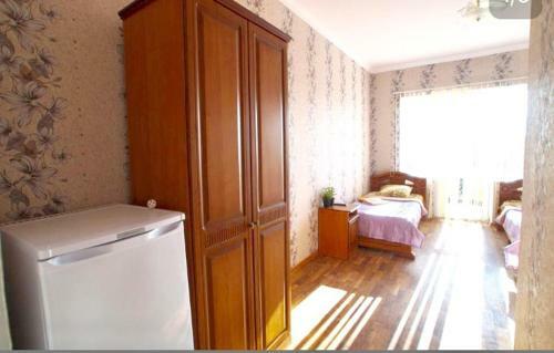 Hostal More Y Nas Guest House