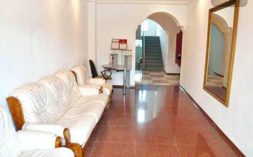 Hostal More Y Nas Guest House
