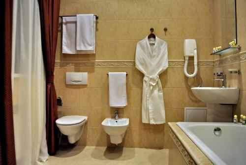 Dynastya Hotel