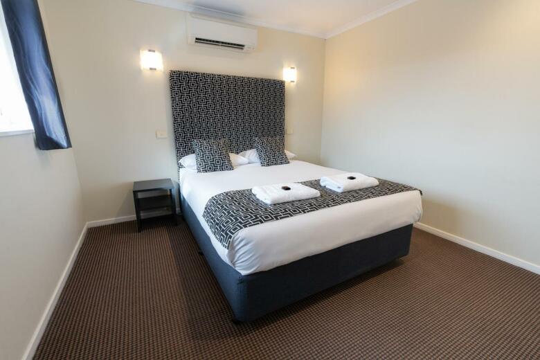 Hotel Sovereign Park Motor Inn
