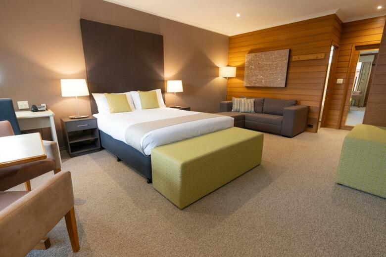 Hotel Sovereign Park Motor Inn
