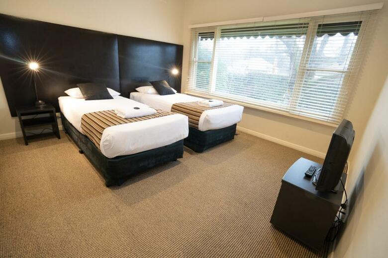 Hotel Sovereign Park Motor Inn