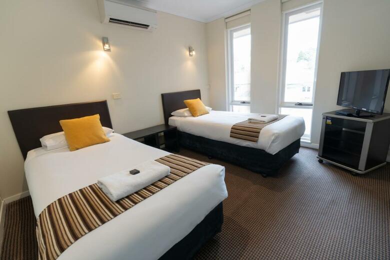Hotel Sovereign Park Motor Inn
