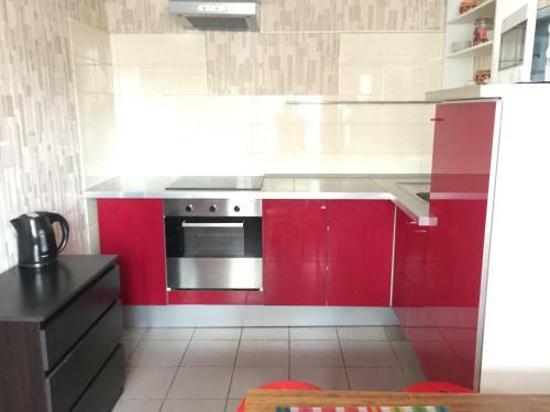 Apartment On Kamenskaya 56/1