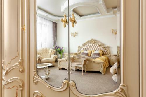 Versailles Hotel