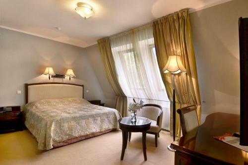 Greenway Park Hotel