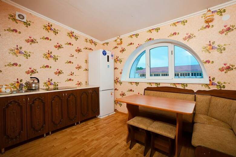Hostal Kavkaz Hotel