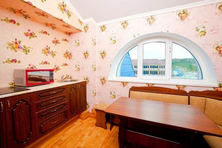 Hostal Kavkaz Hotel