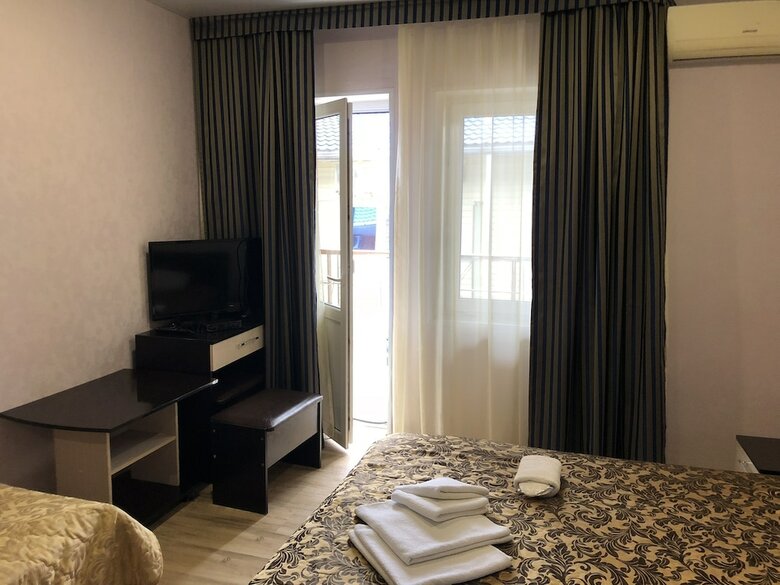 Hostal Kavkaz Hotel