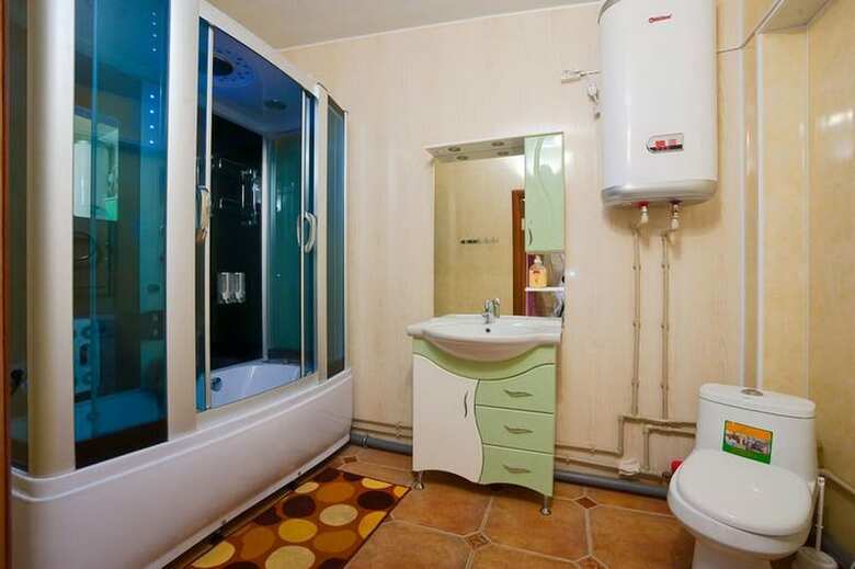 Hostal Kavkaz Hotel