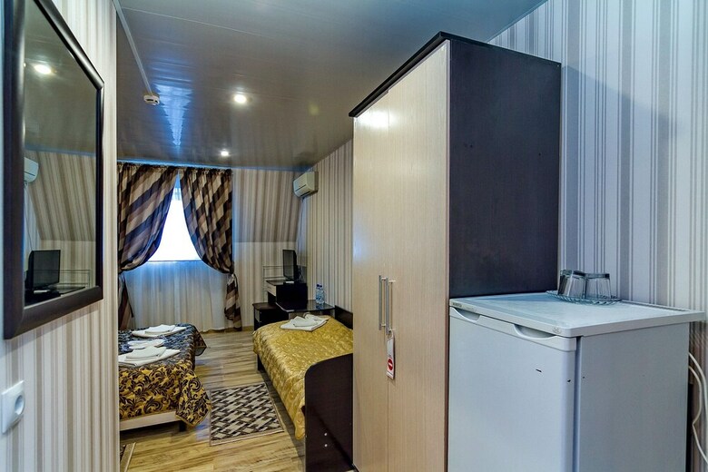 Hostal Kavkaz Hotel