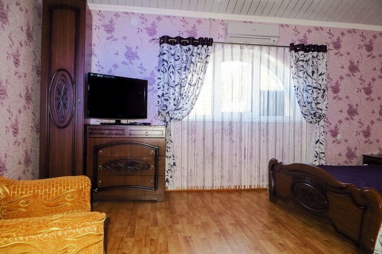 Hostal Kavkaz Hotel