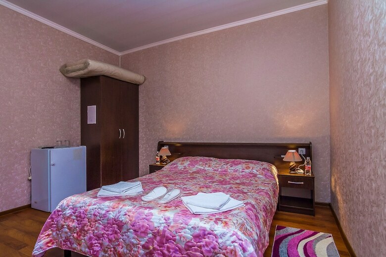 Hostal Kavkaz Hotel