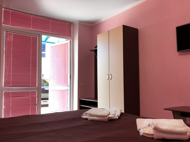 Hostal Kavkaz Hotel