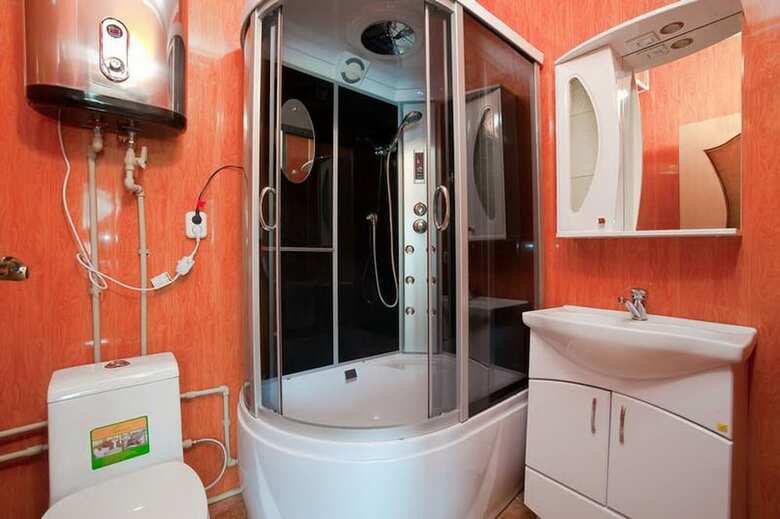 Hostal Kavkaz Hotel