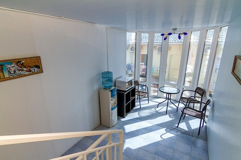 Hostal Kavkaz Hotel