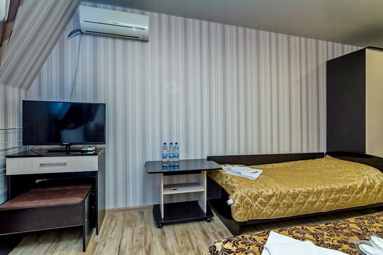 Hostal Kavkaz Hotel