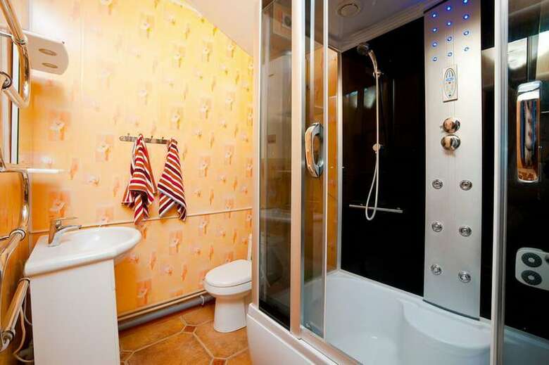 Hostal Kavkaz Hotel