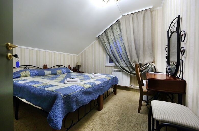 Hostal Nikolin Park Guest House