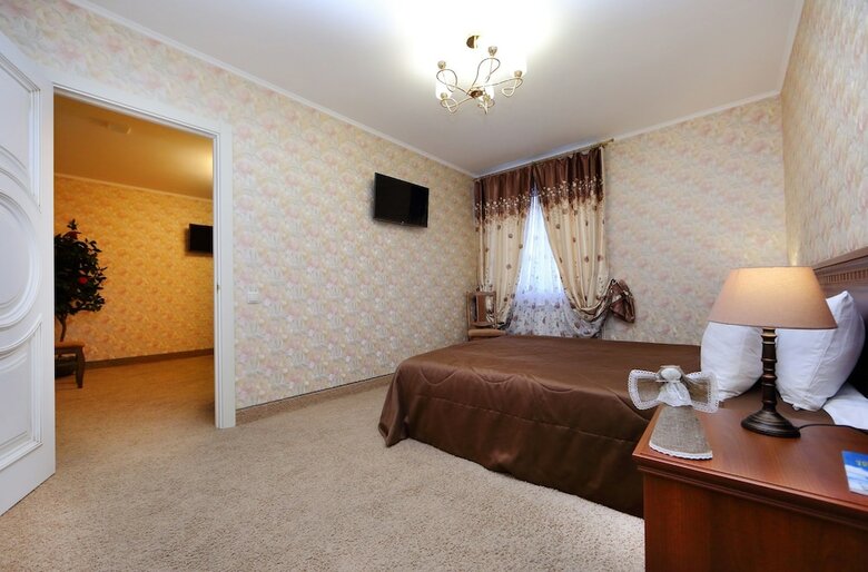 Hostal Nikolin Park Guest House