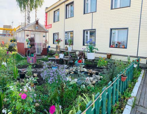 Hostal Raduga Guest House
