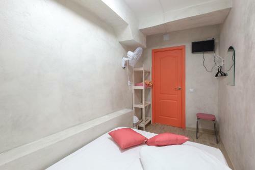 Hostel Red Cat