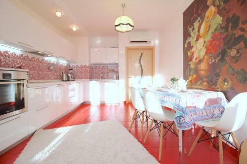 Alpha Apartments Circus