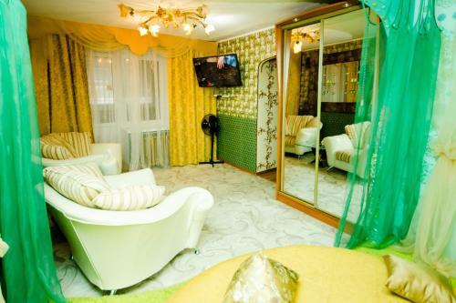 Apartment "kvartirniy Vopros" On Artema 89