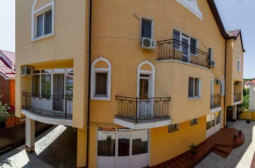 Hostal Laskovyy Bereg Guest House