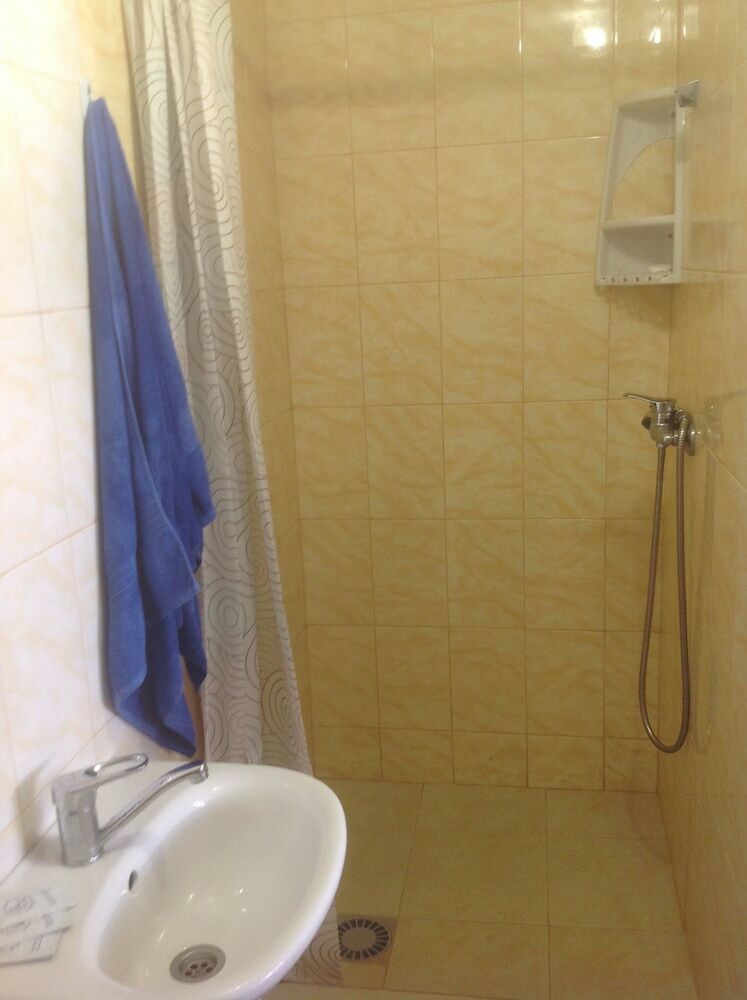 Hostal R&m Guest House