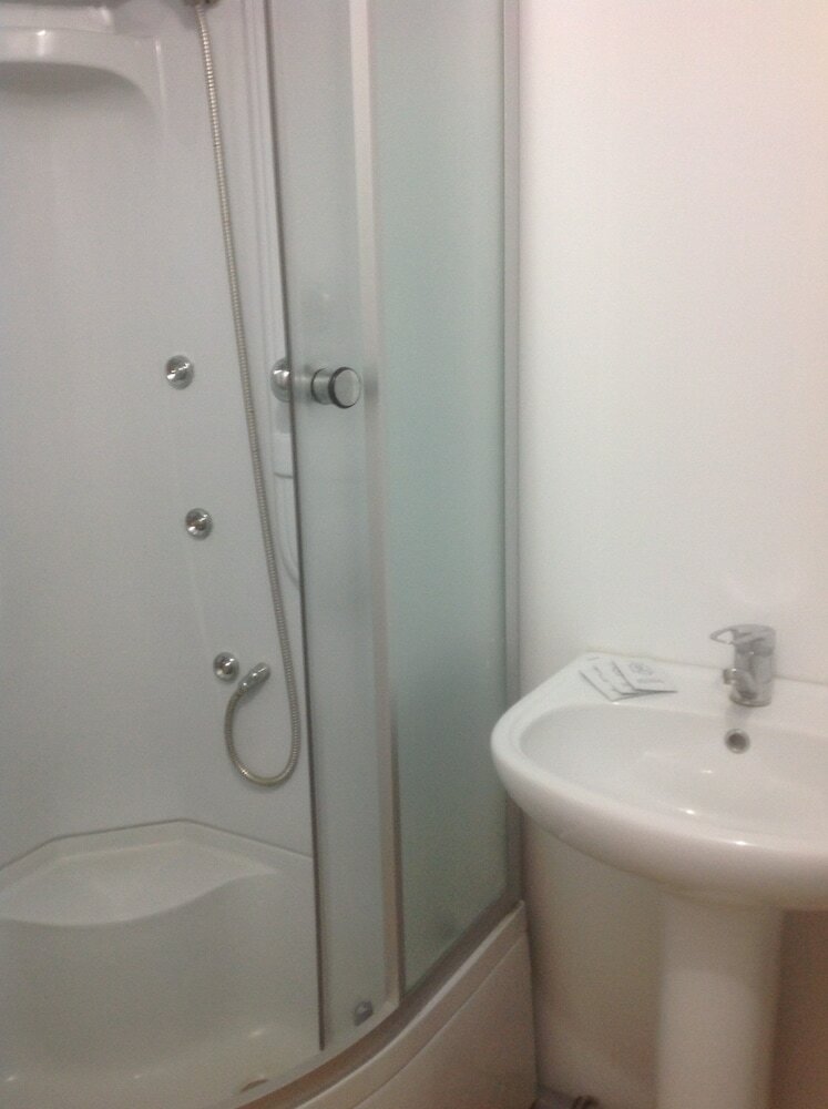Hostal R&m Guest House