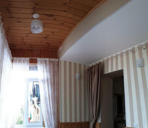 Hostal Guest House 12 Months