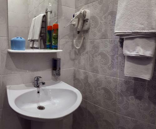 Hostal Guest House 12 Months