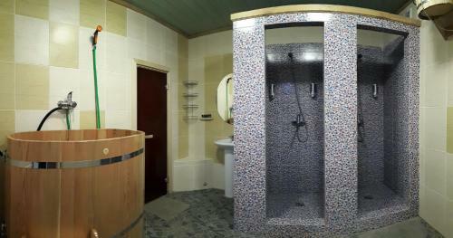 Hostal Guest House 12 Months
