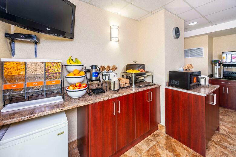Hotel Comfort Inn & Suites