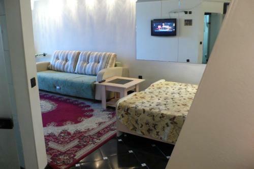 Apartment On Uchiebnaia 8(5)