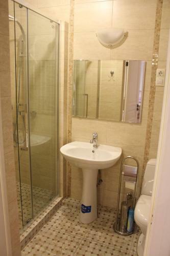 Hostal Assol Guest House
