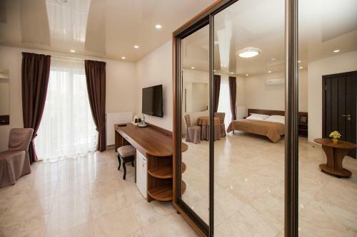 Regatta Hotel