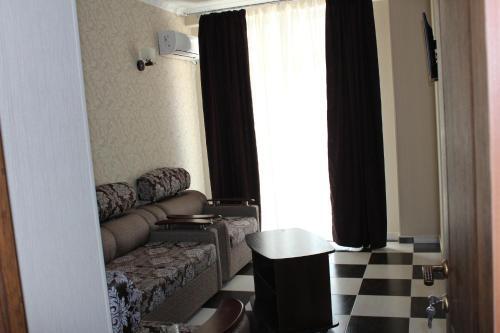 Hostal Acropol Guest House