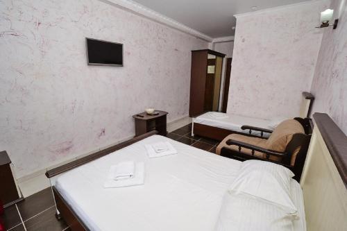 Hostal Acropol Guest House