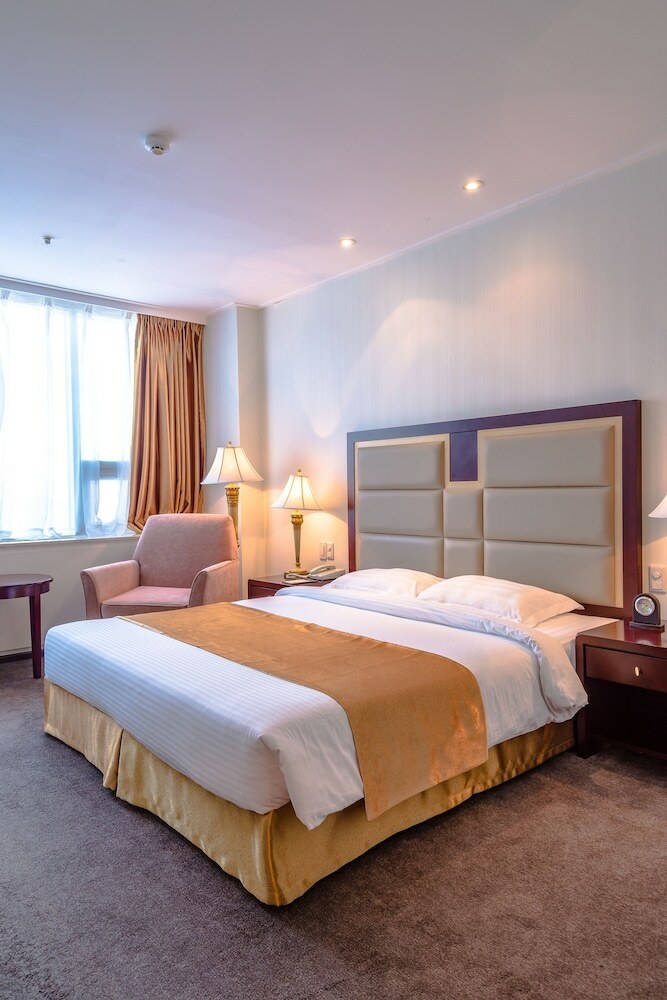 Hotel Mega Palace
