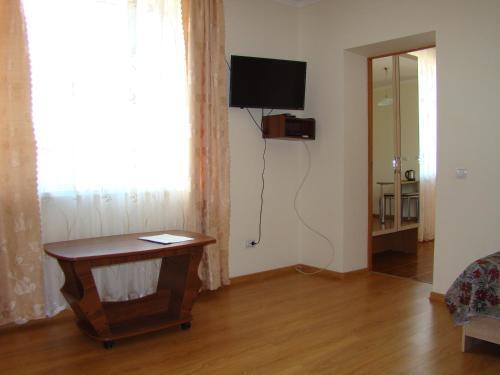 Hostal Guest House On Shmidta 147