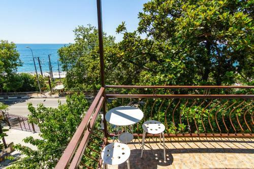 Hostal Zhasmin Guest House
