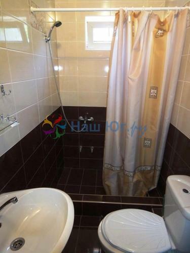 Hostal Azalia Guest House