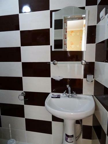 Hostal Azalia Guest House