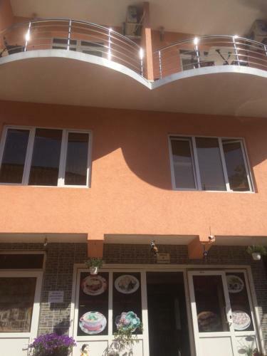 Hostal Azalia Guest House